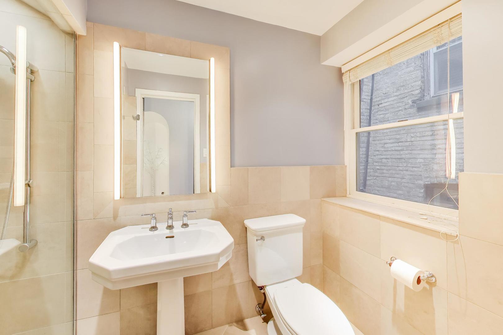 2041 W FARWELL Avenue Unit: 2E