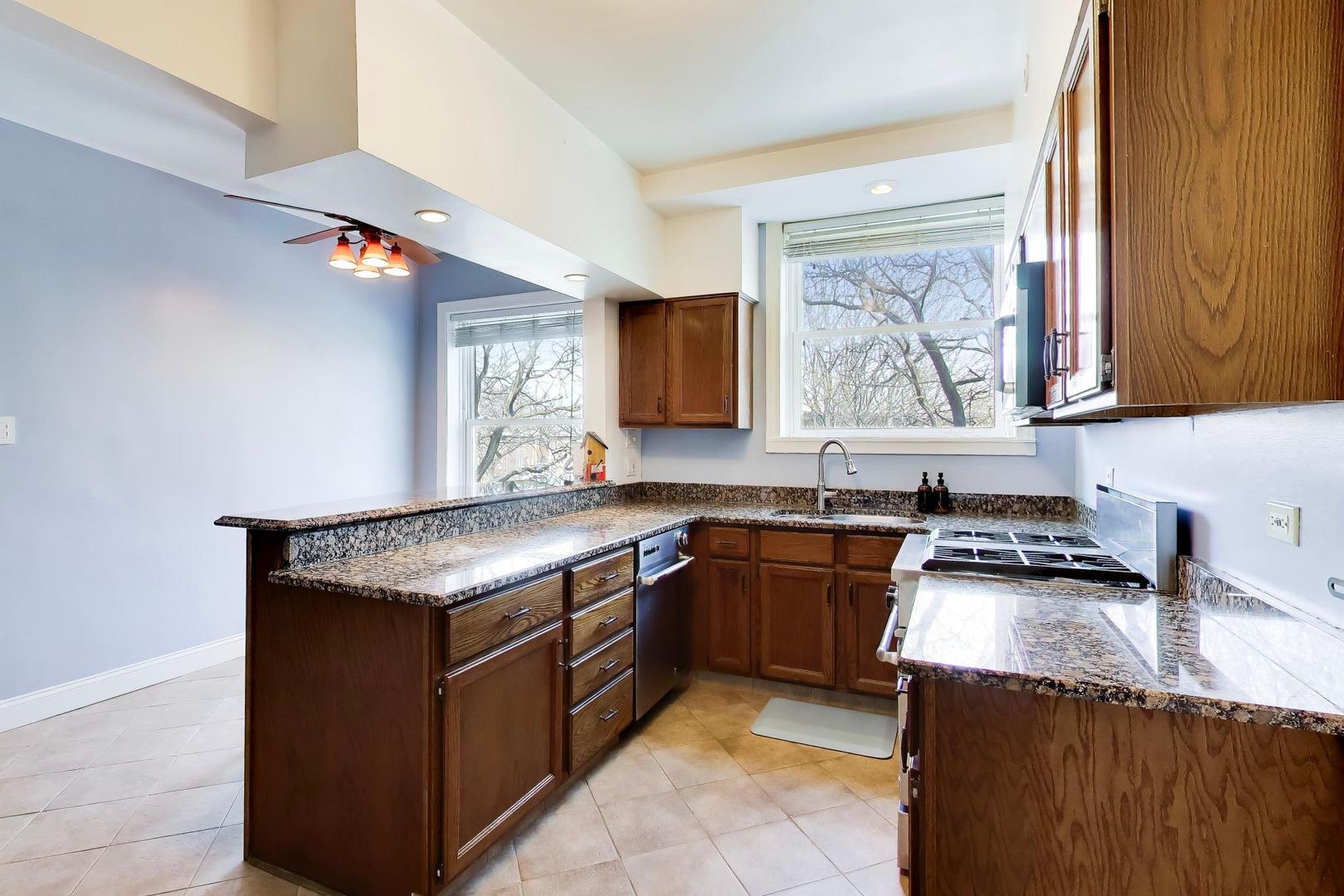2041 W FARWELL Avenue Unit: 2E
