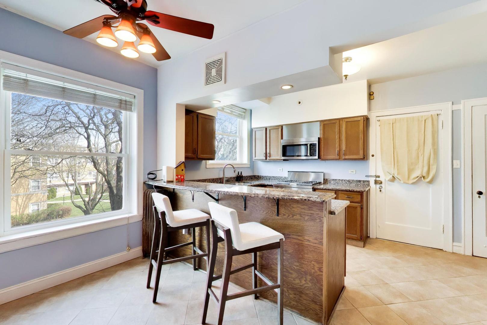 2041 W FARWELL Avenue Unit: 2E