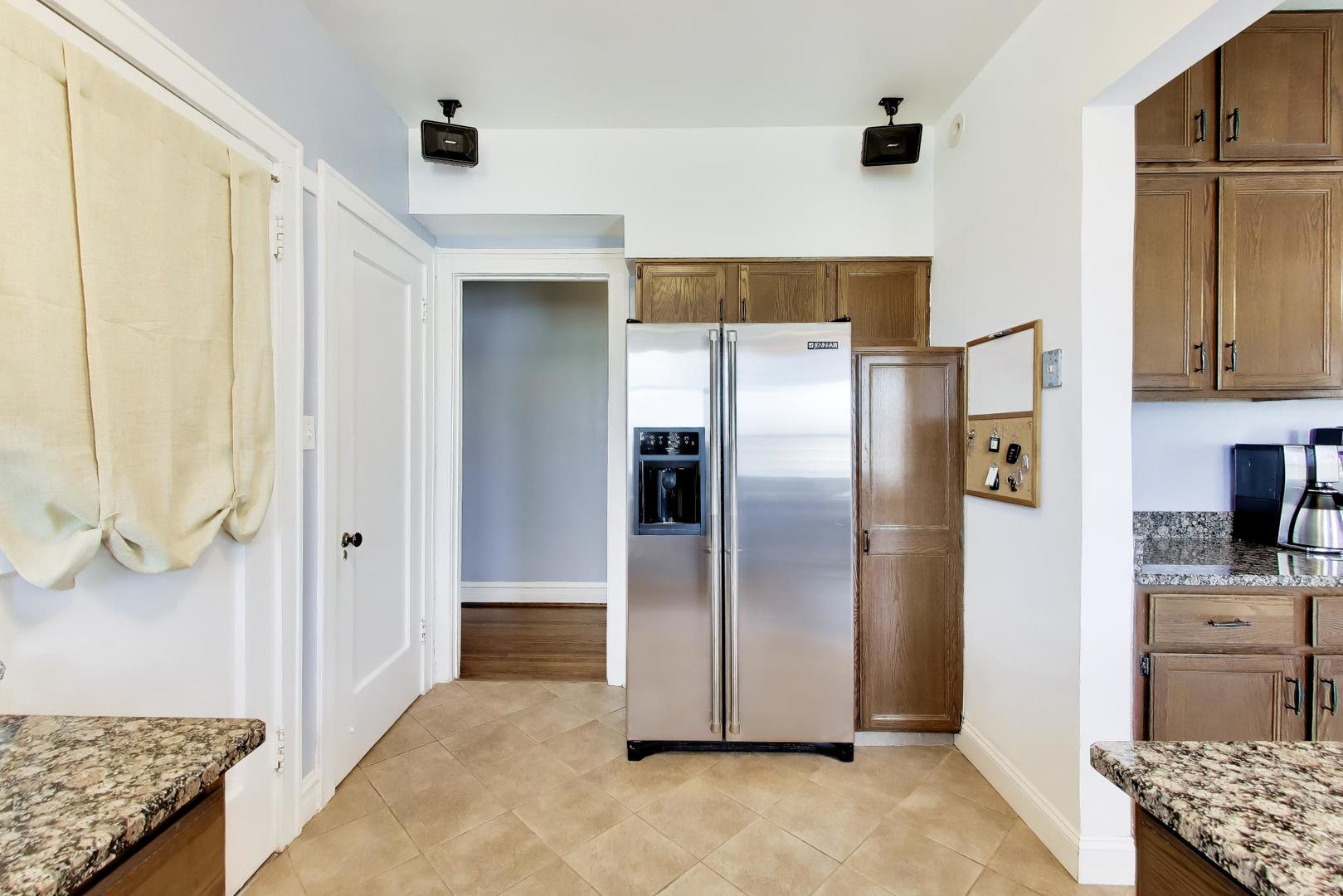 2041 W FARWELL Avenue Unit: 2E