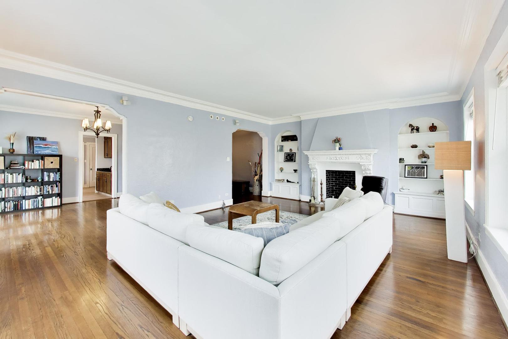 2041 W FARWELL Avenue Unit: 2E