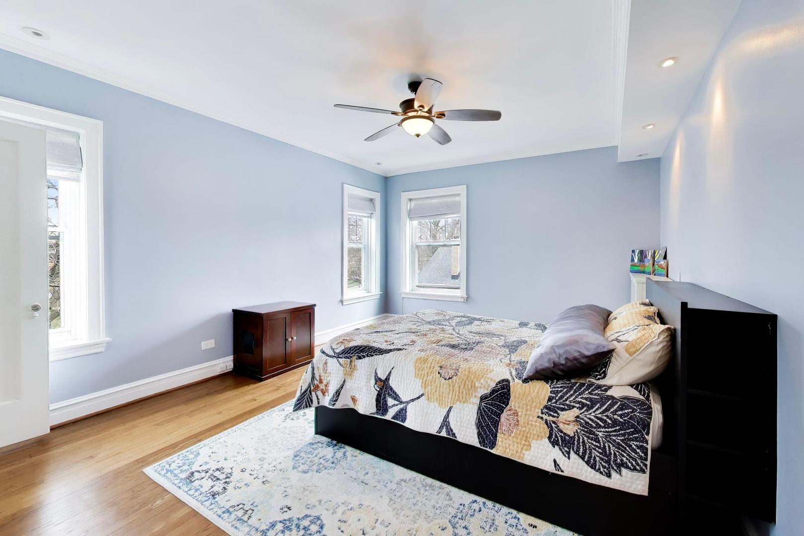 2041 W FARWELL Avenue Unit: 2E