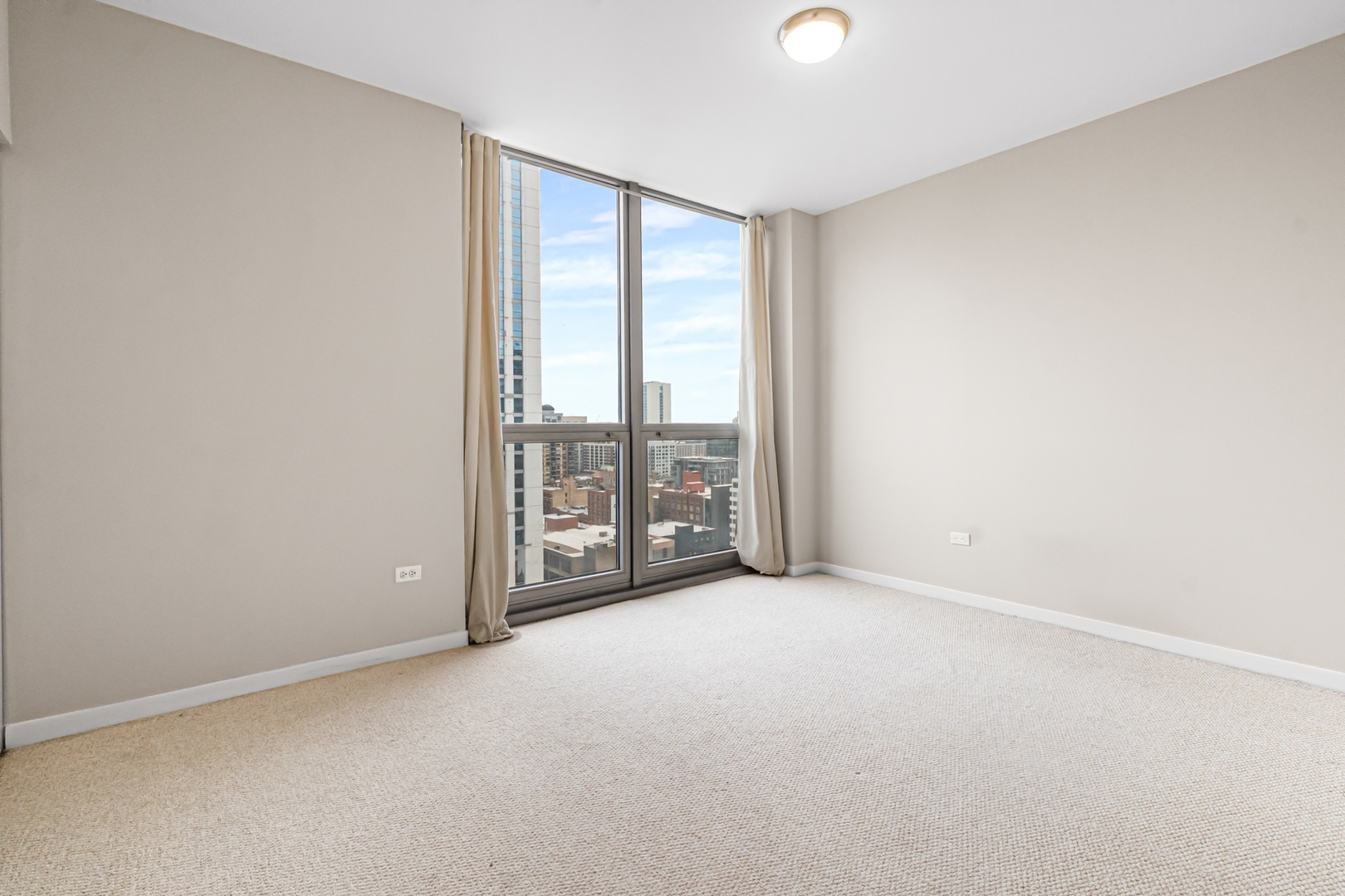 200 W GRAND Avenue Unit: 2103