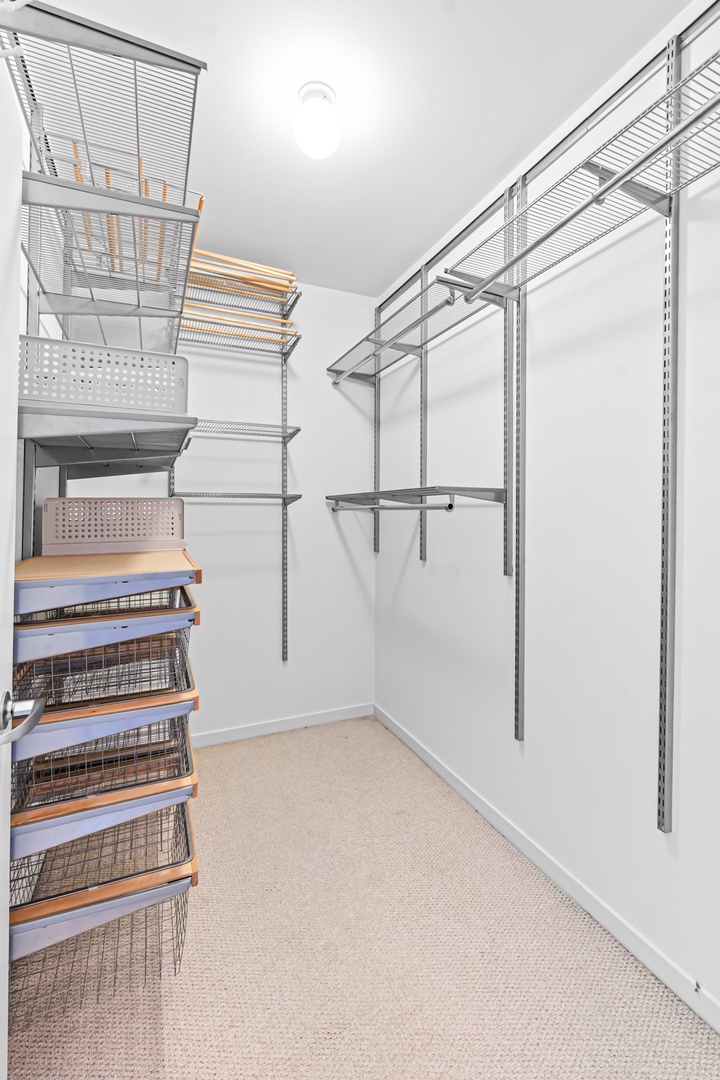 200 W GRAND Avenue Unit: 2103