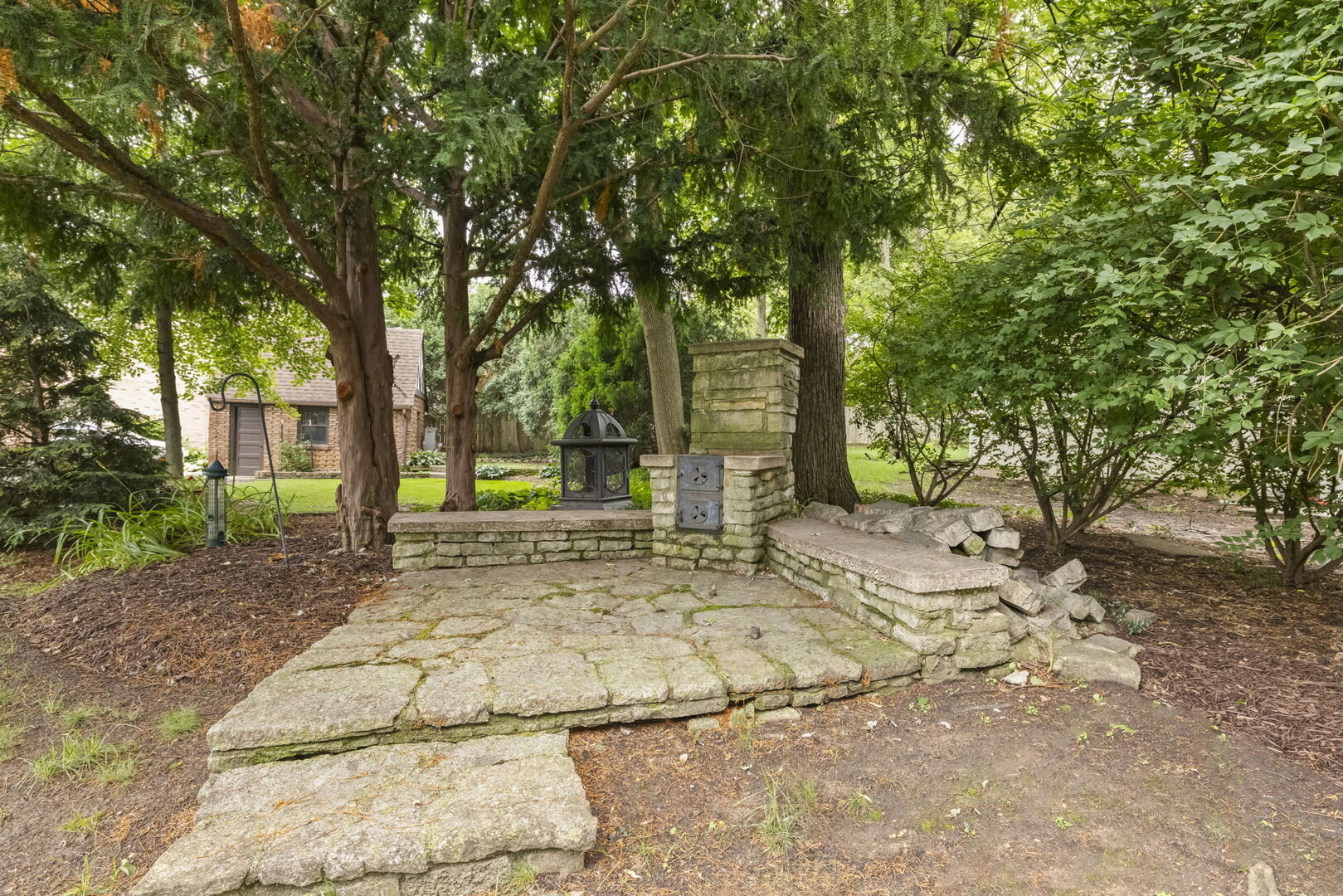 255 CREST Road