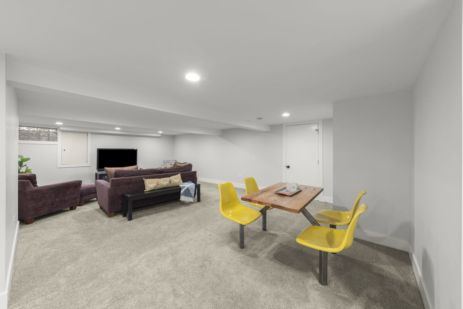 255 CREST Road