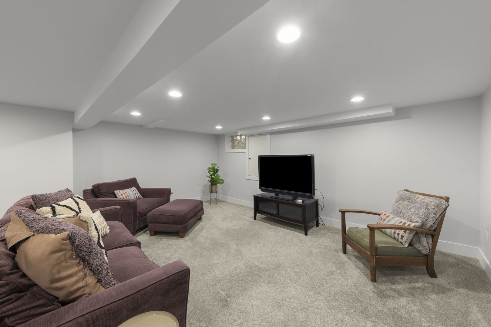 255 CREST Road