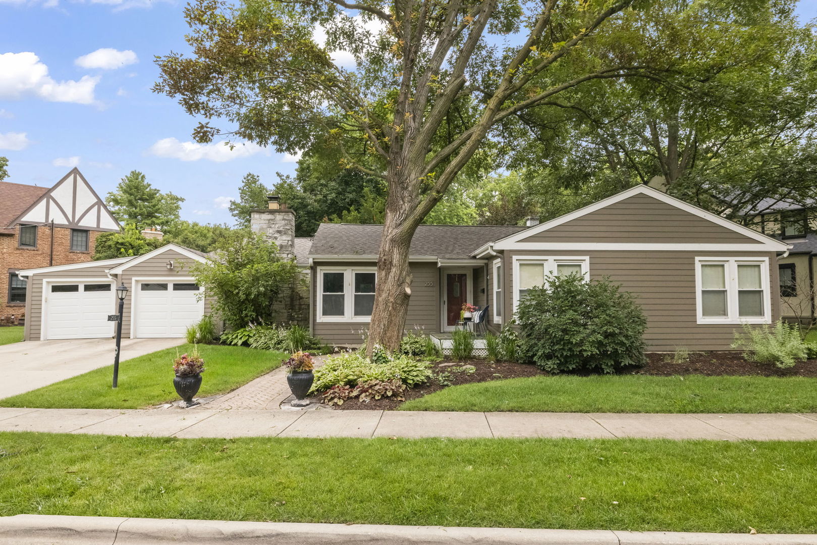 255 CREST Road