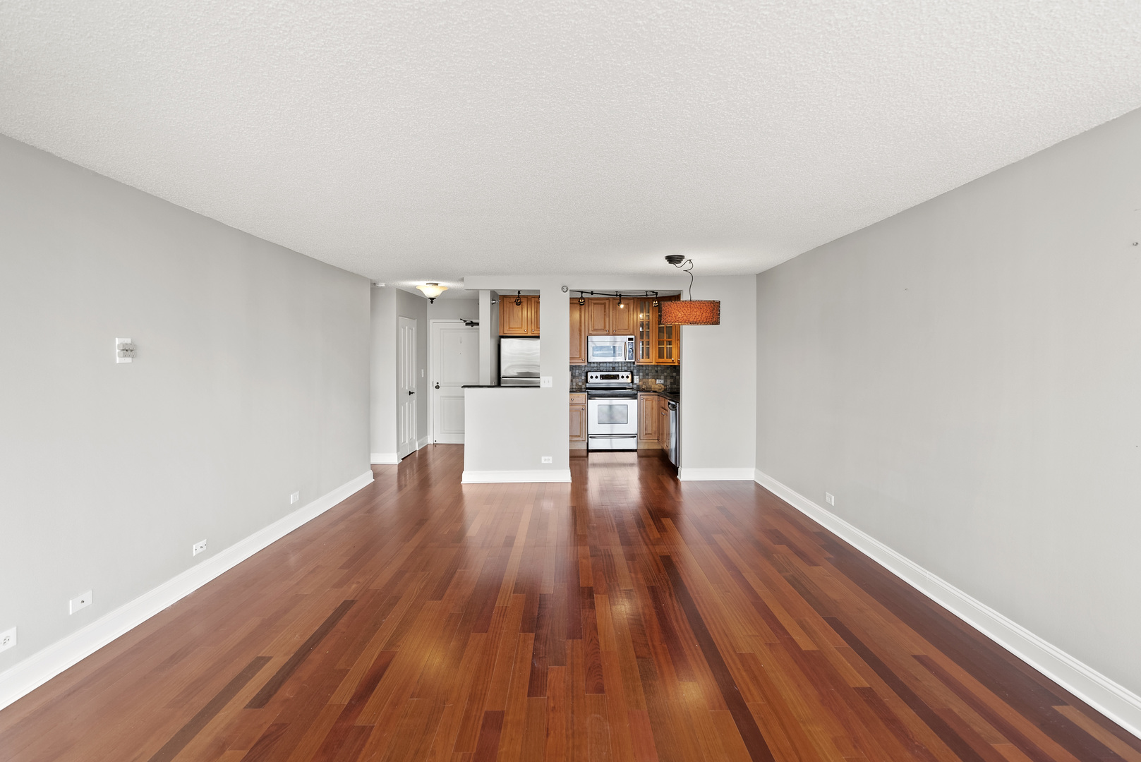 33 W Delaware Place Unit: 17H