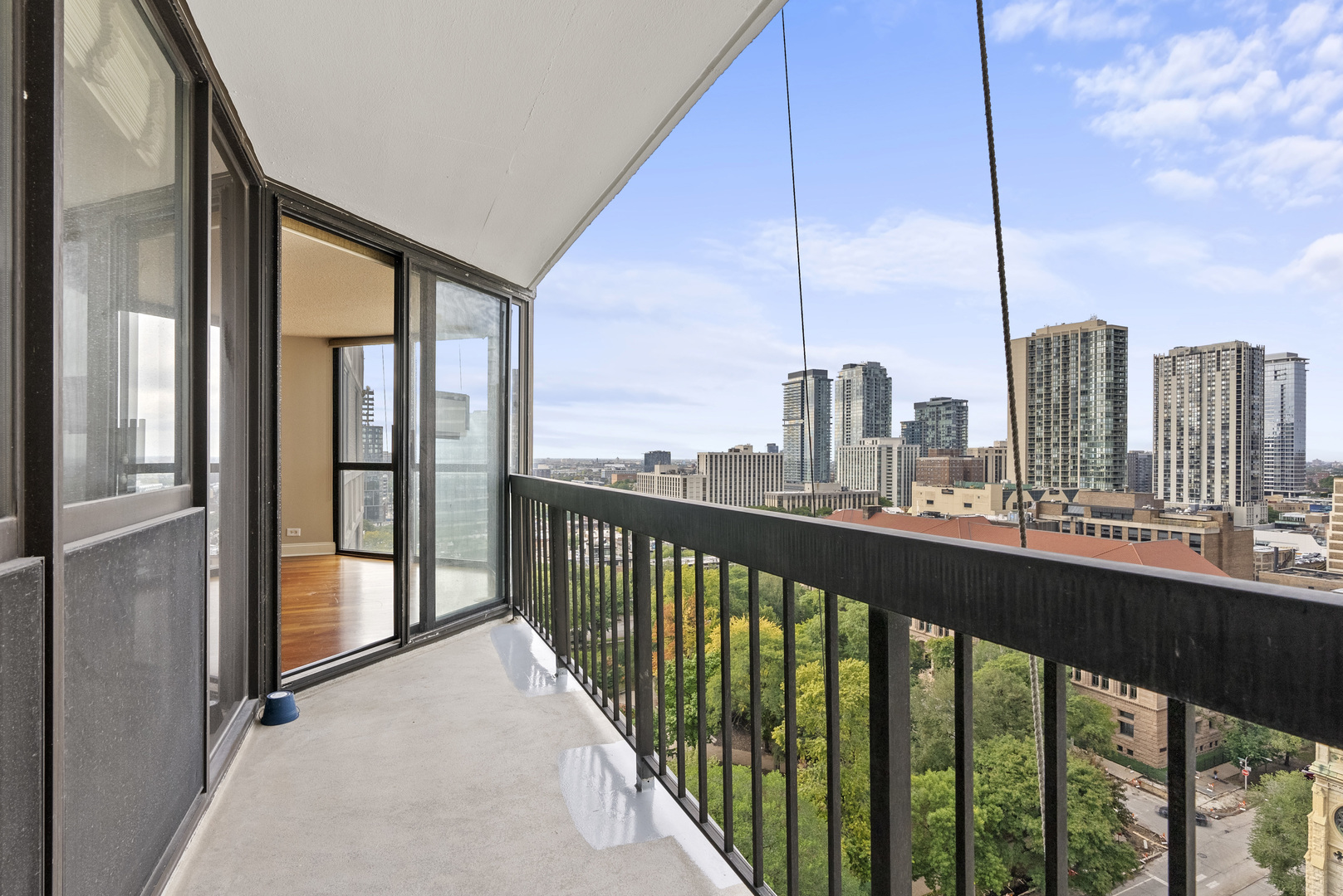 33 W Delaware Place Unit: 17H