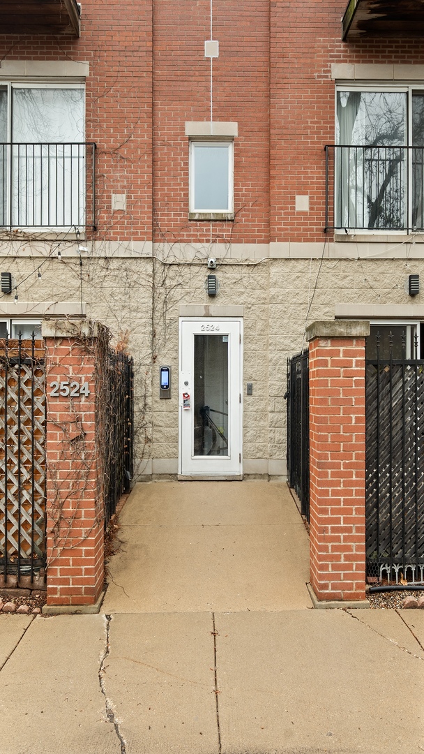 2524 W Bloomingdale Avenue Unit: B