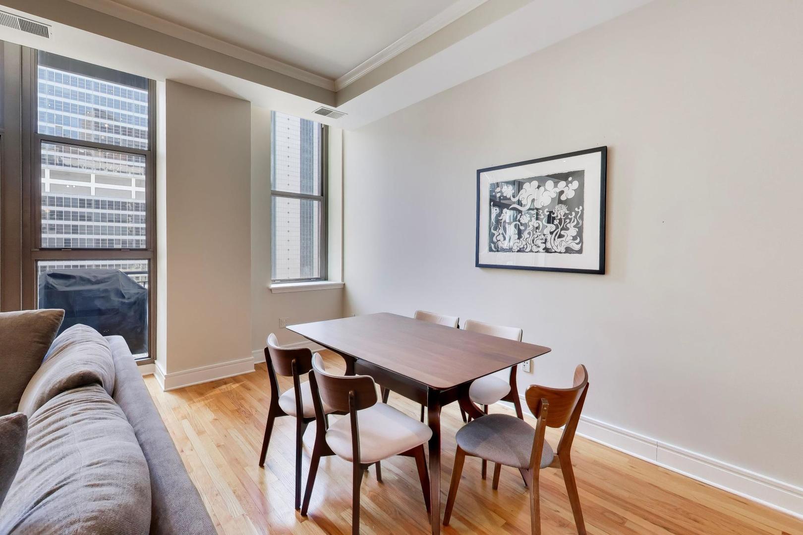 212 W Washington Street Unit: 908