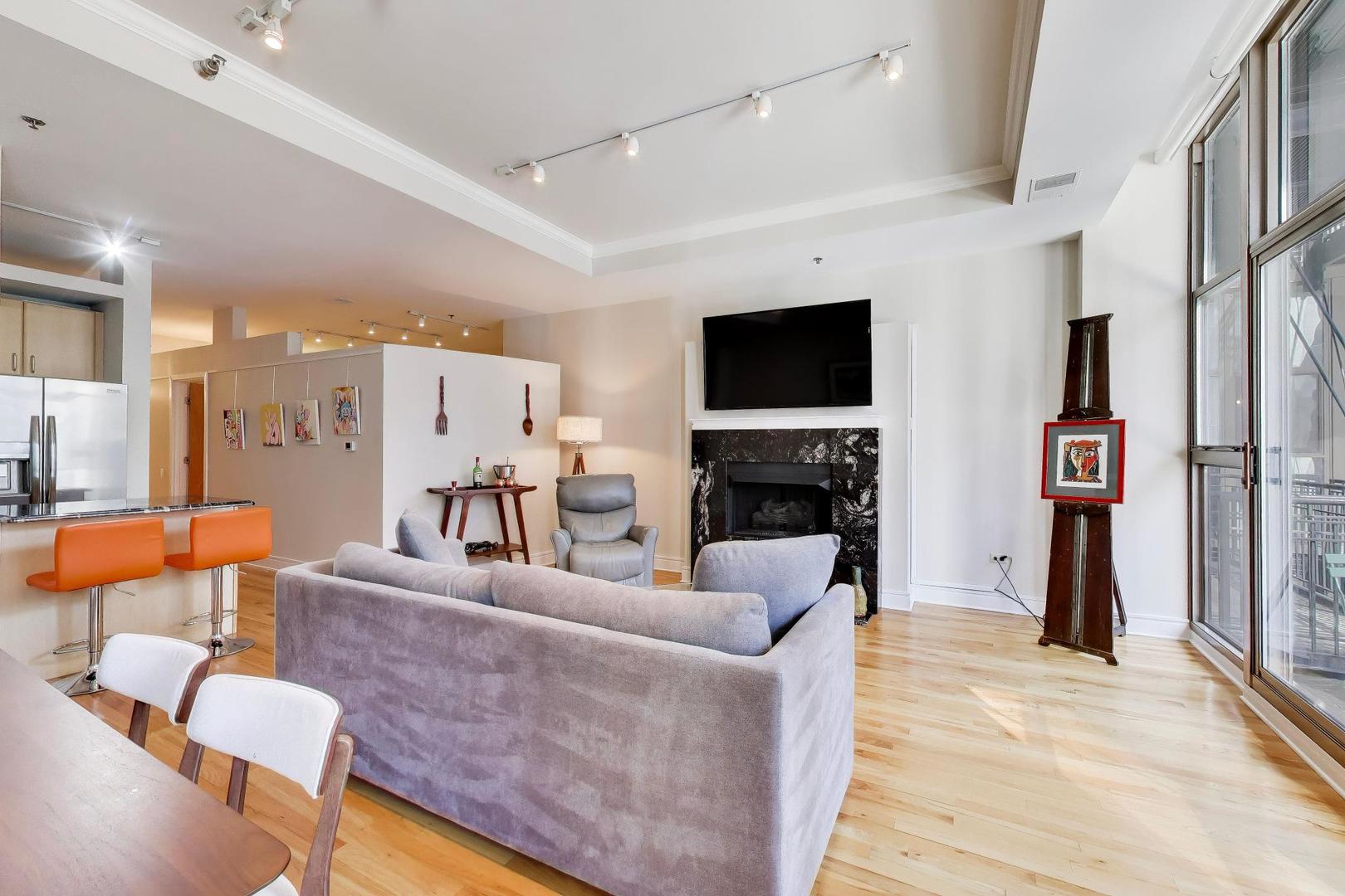 212 W Washington Street Unit: 908