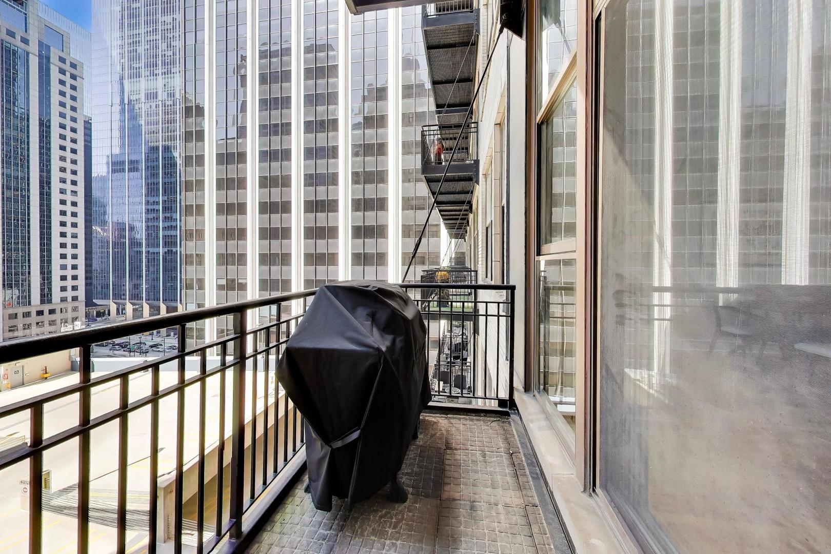 212 W Washington Street Unit: 908