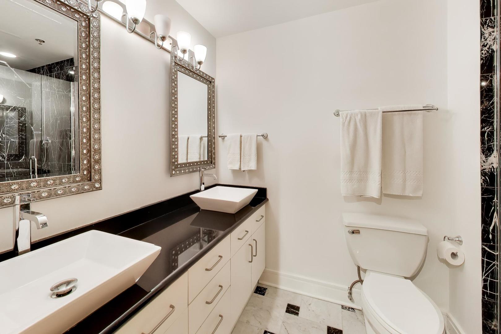 212 W Washington Street Unit: 908