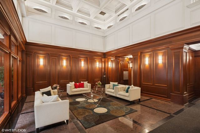 212 W Washington Street Unit: 908