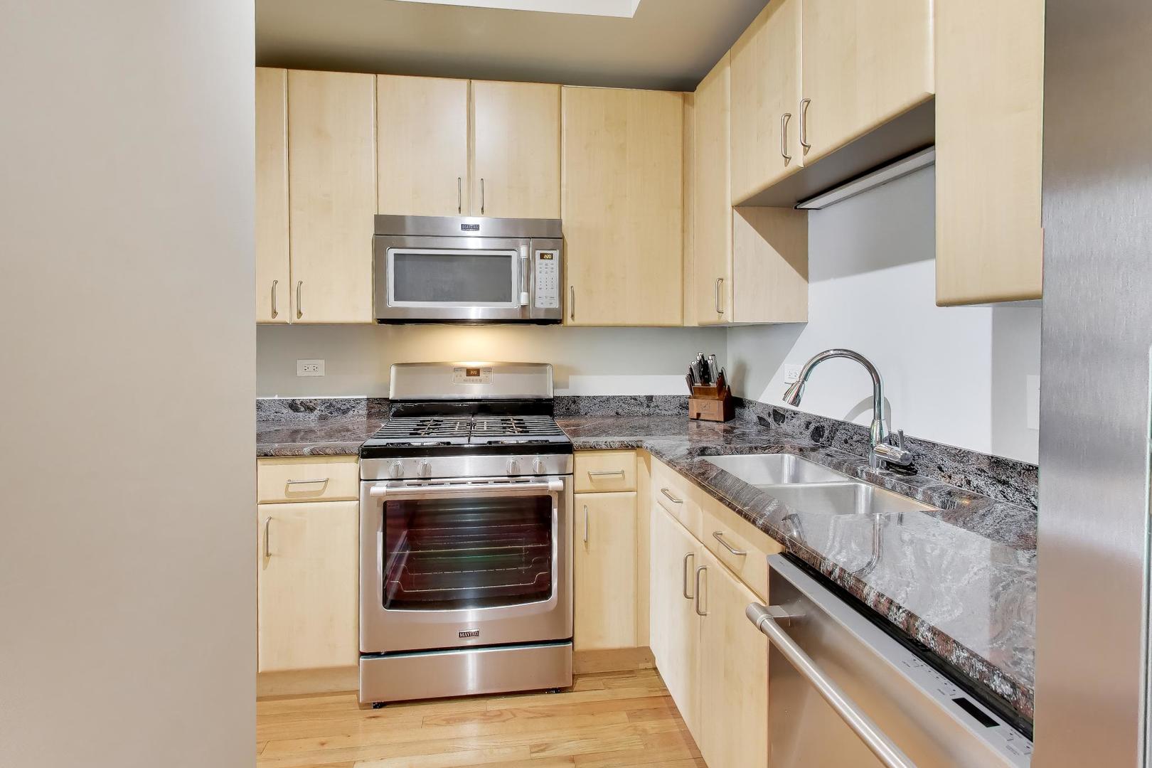 212 W Washington Street Unit: 908