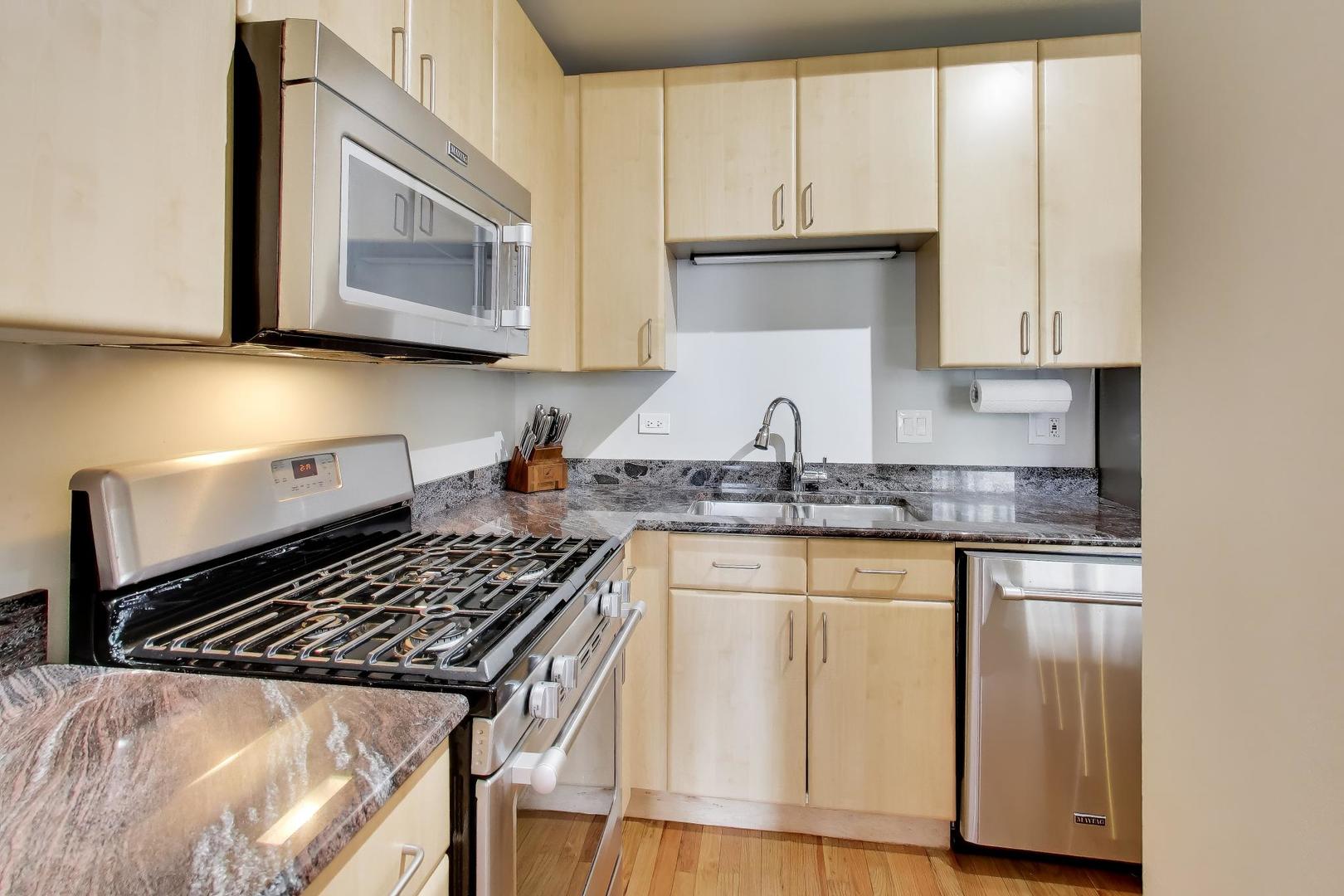 212 W Washington Street Unit: 908