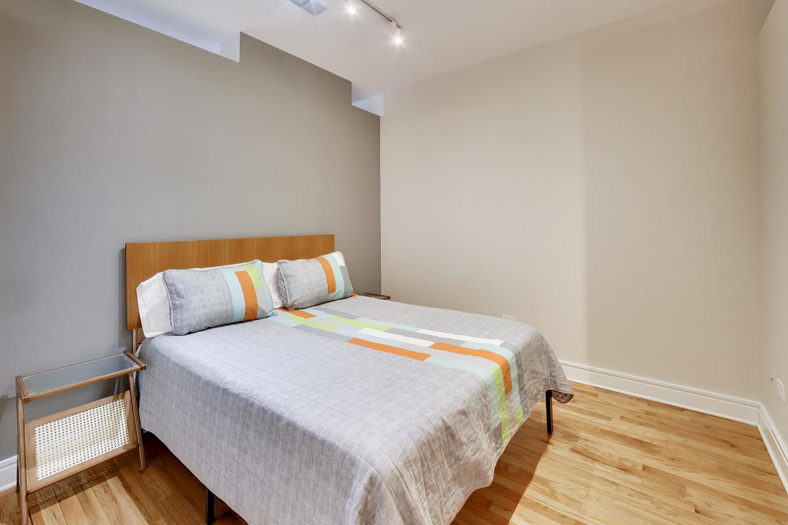 212 W Washington Street Unit: 908
