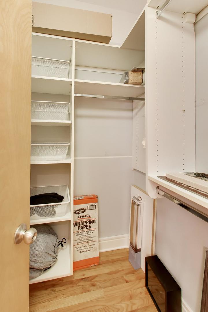 212 W Washington Street Unit: 908