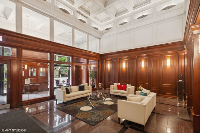 212 W Washington Street Unit: 908