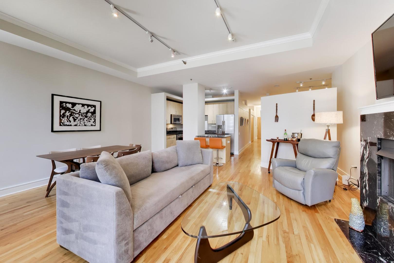 212 W Washington Street Unit: 908