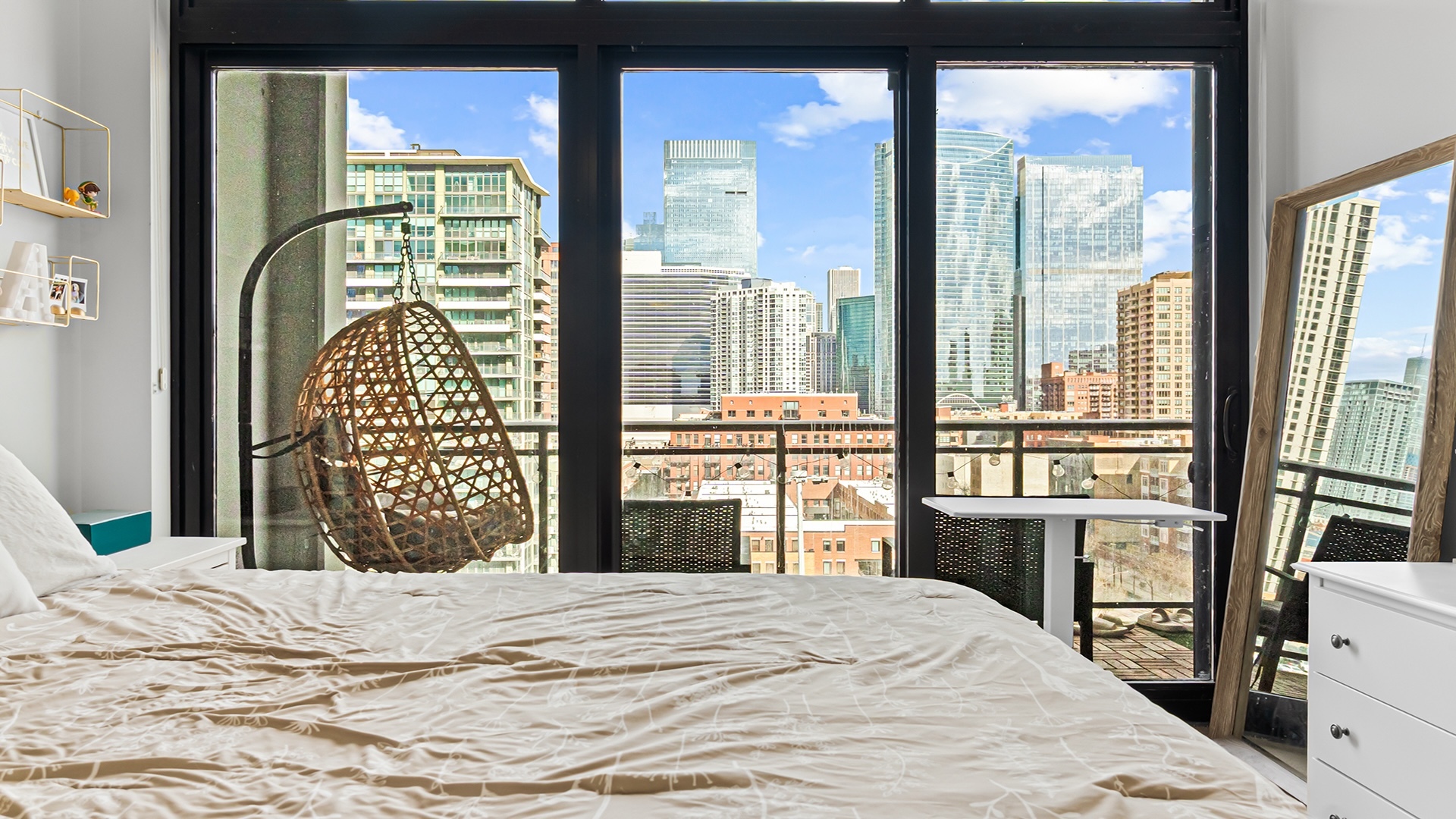 740 W Fulton Street Unit: 1009