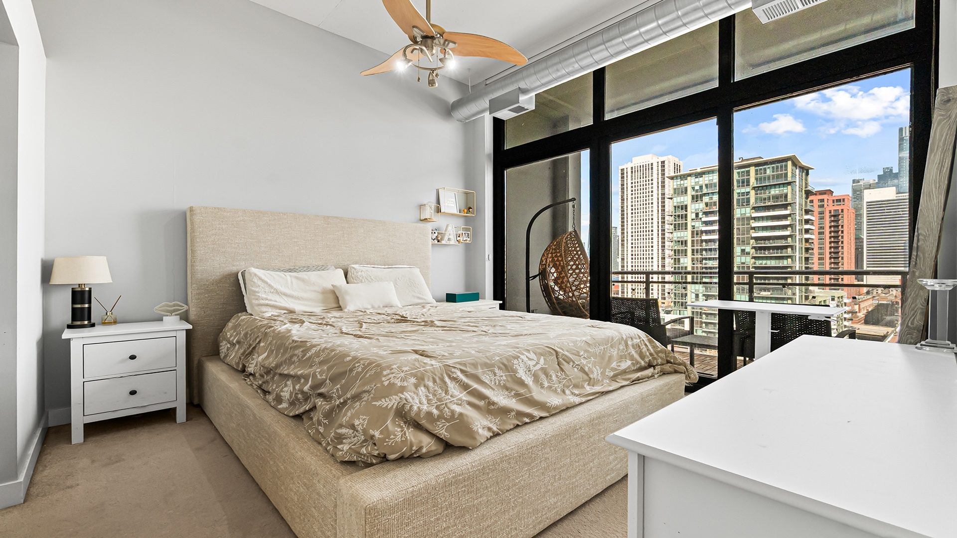 740 W Fulton Street Unit: 1009