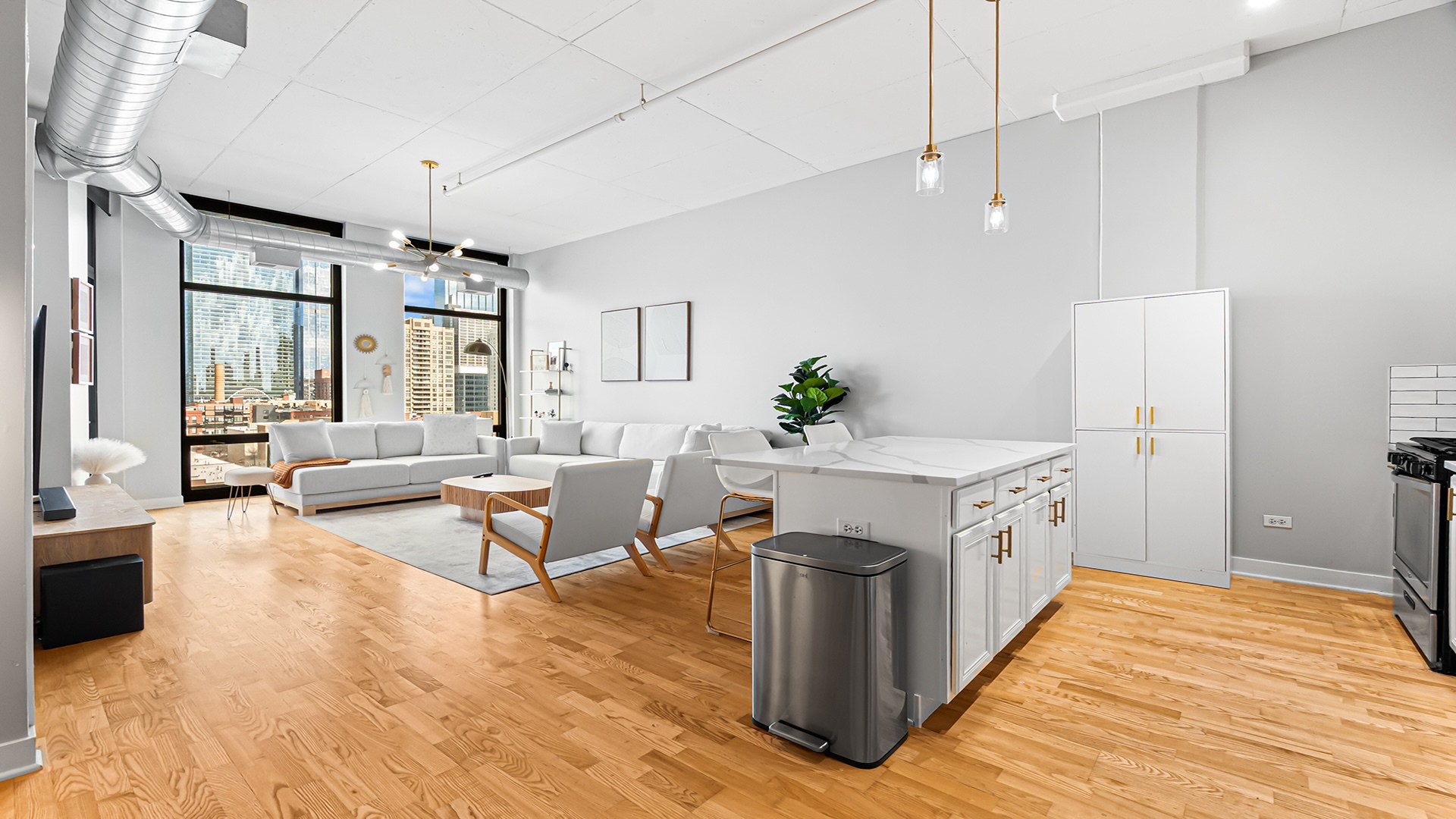 740 W Fulton Street Unit: 1009