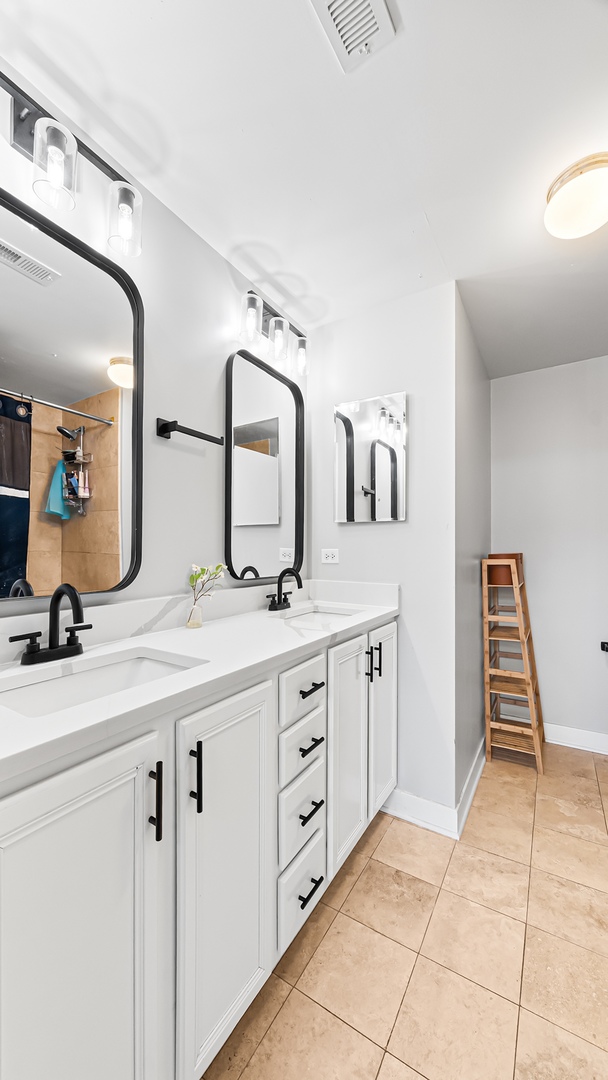 740 W Fulton Street Unit: 1009