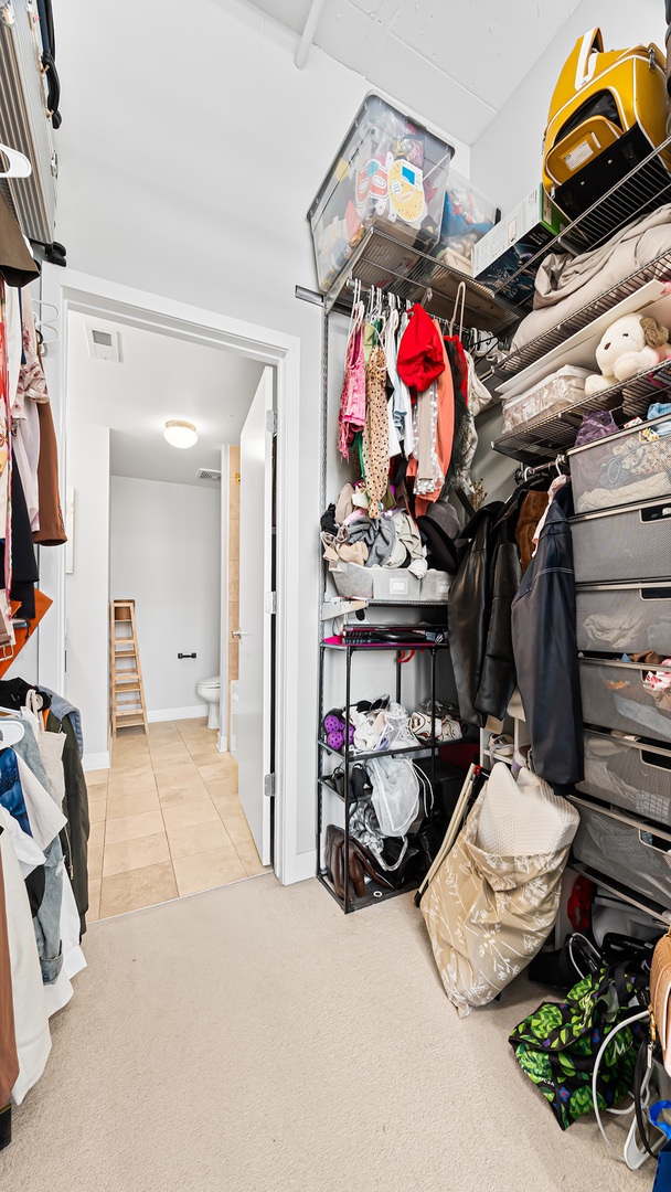 740 W Fulton Street Unit: 1009