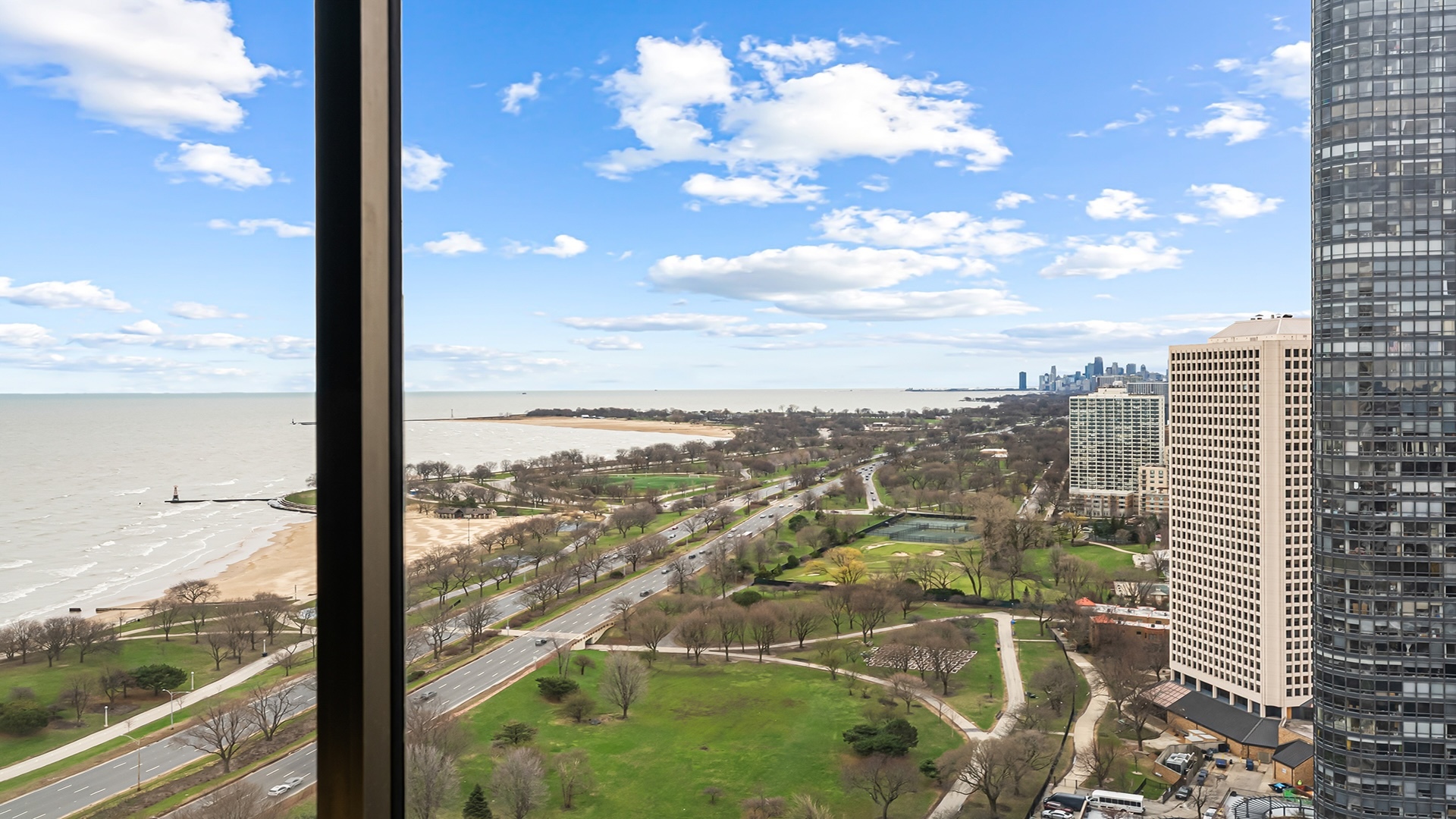 5455 N SHERIDAN Road Unit: 3306