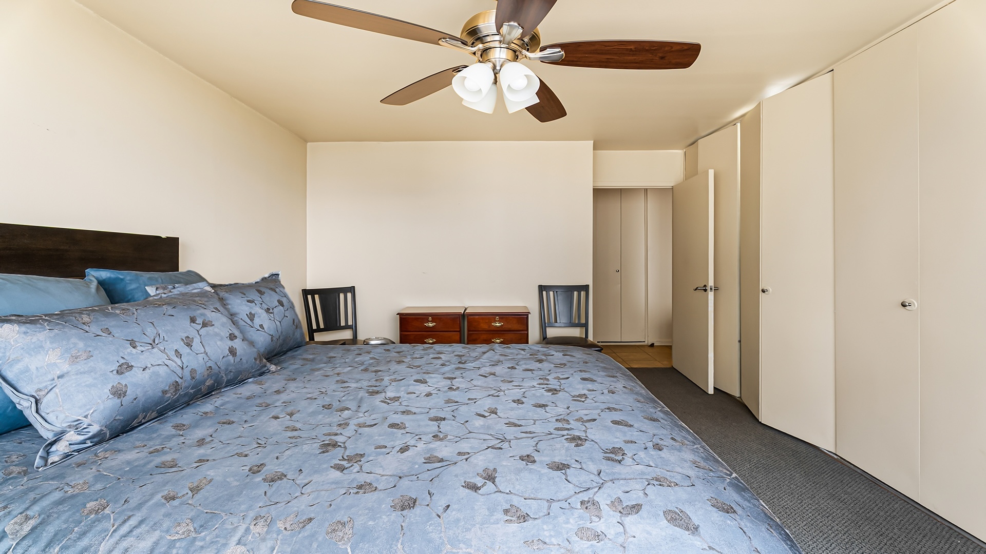 5455 N SHERIDAN Road Unit: 3306