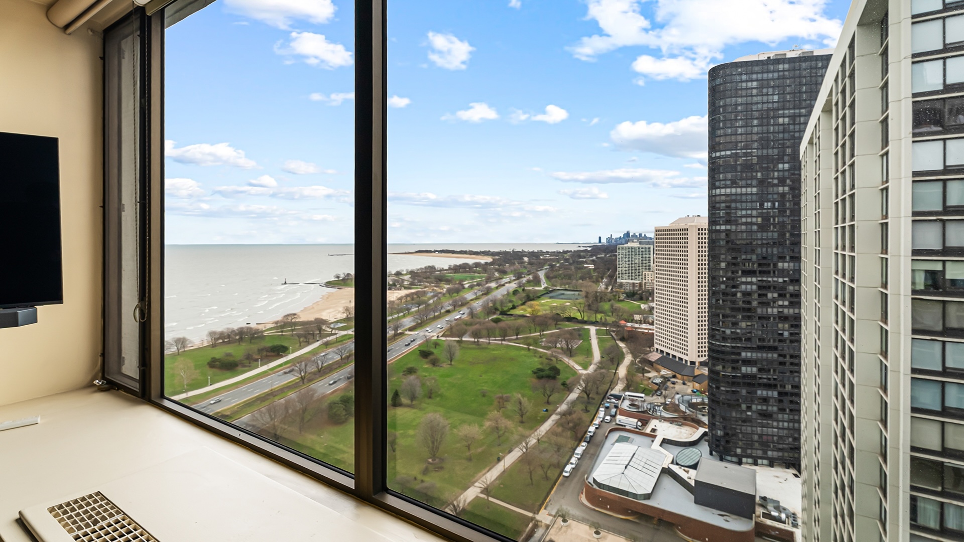 5455 N SHERIDAN Road Unit: 3306