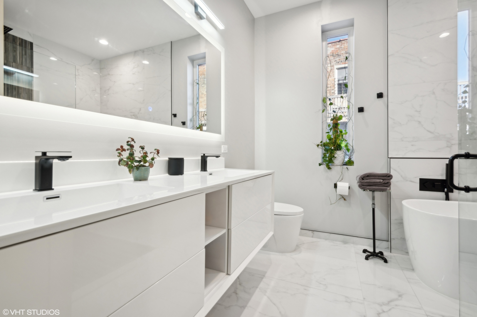 2738 W Chicago Avenue Unit: 2