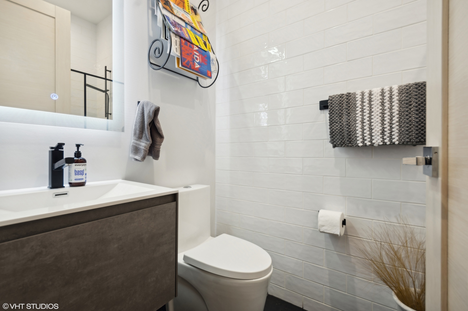 2738 W Chicago Avenue Unit: 2