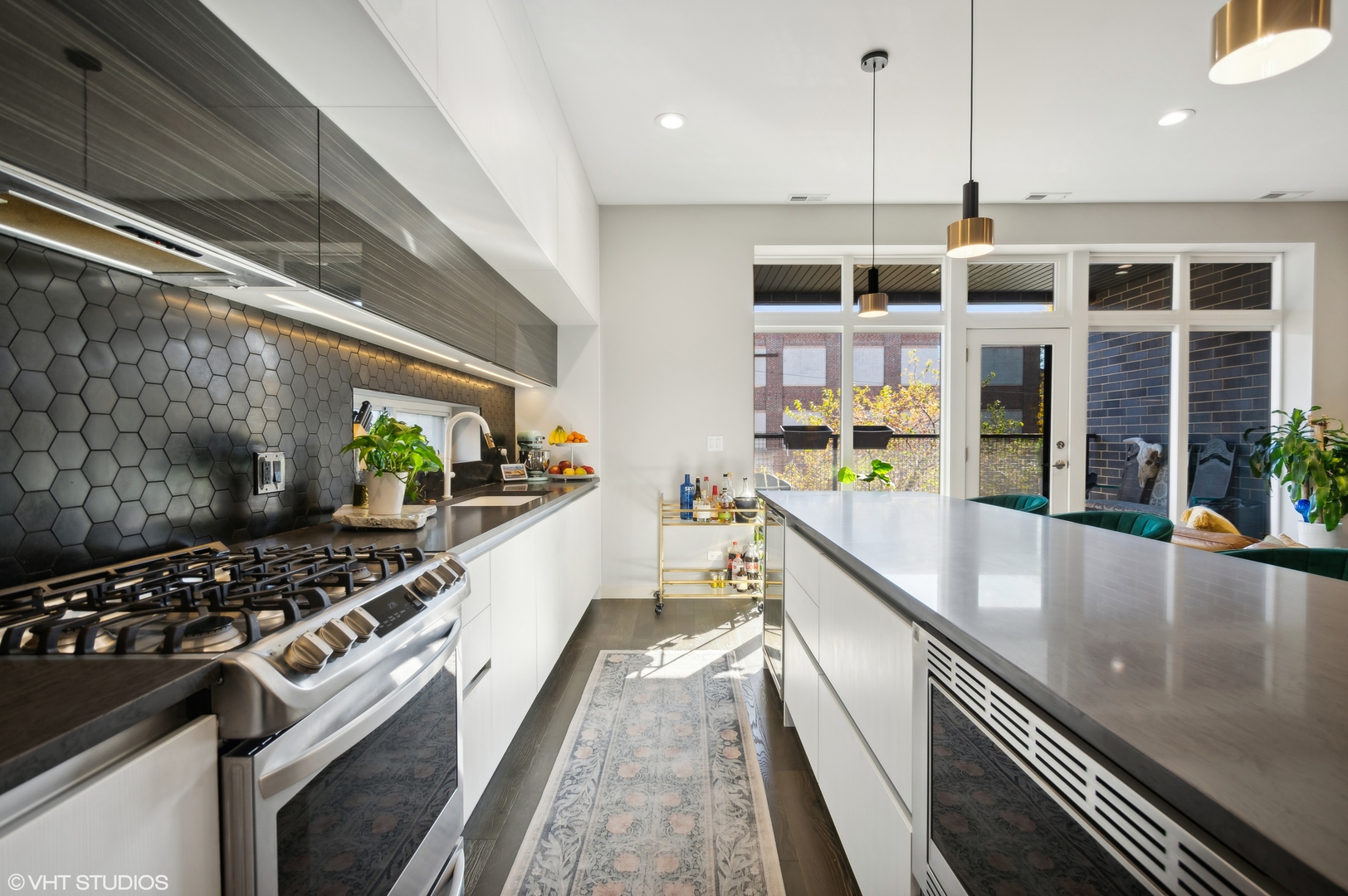 2738 W Chicago Avenue Unit: 2