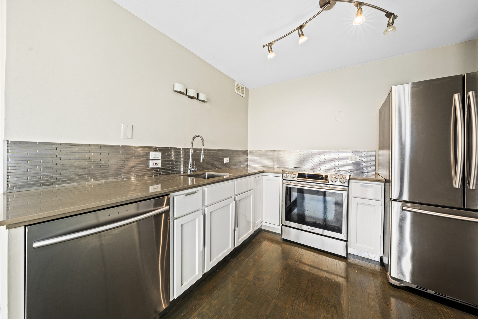 1540 N LASALLE Drive Unit: 907