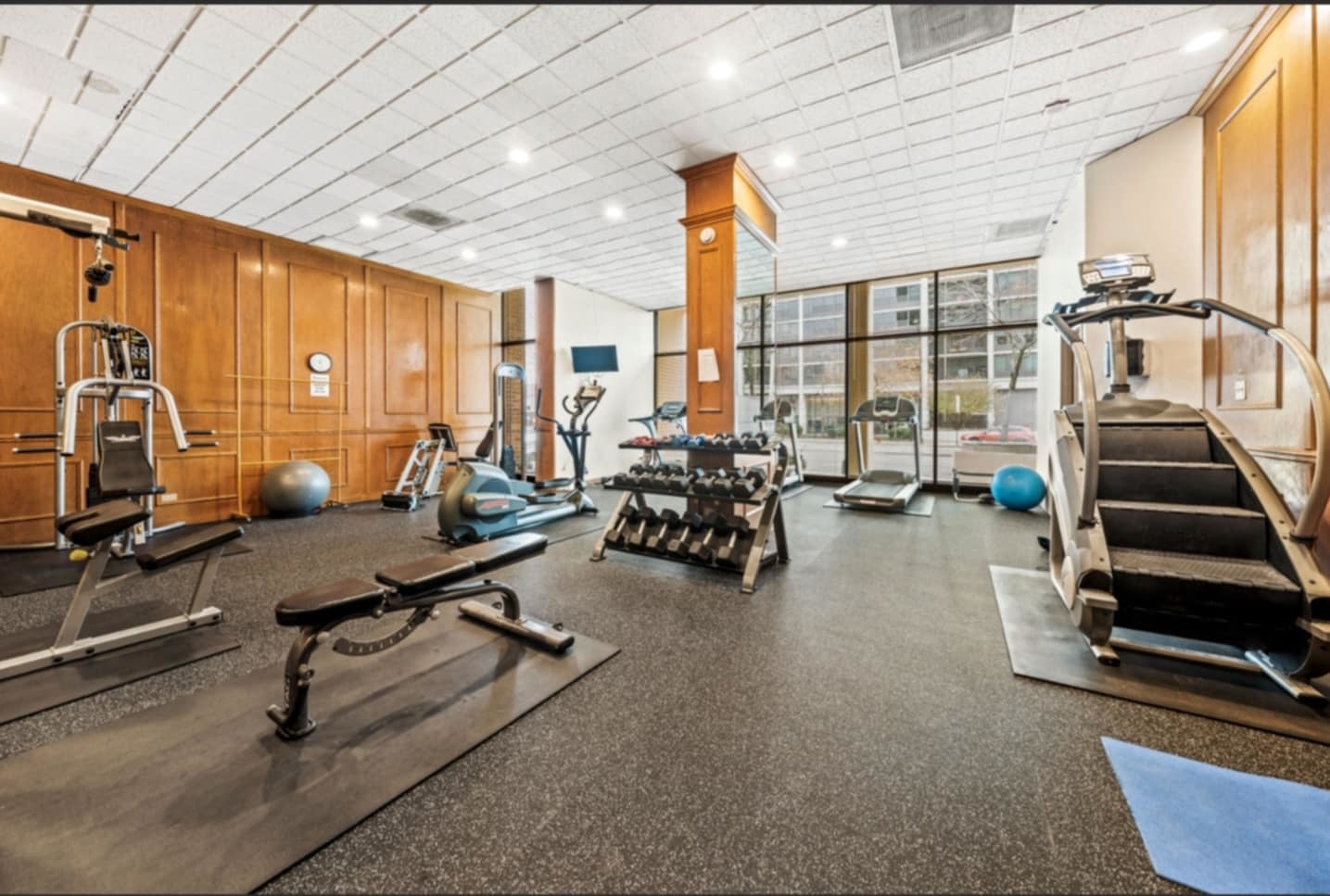 1540 N LASALLE Drive Unit: 907
