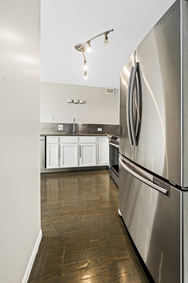 1540 N LASALLE Drive Unit: 907