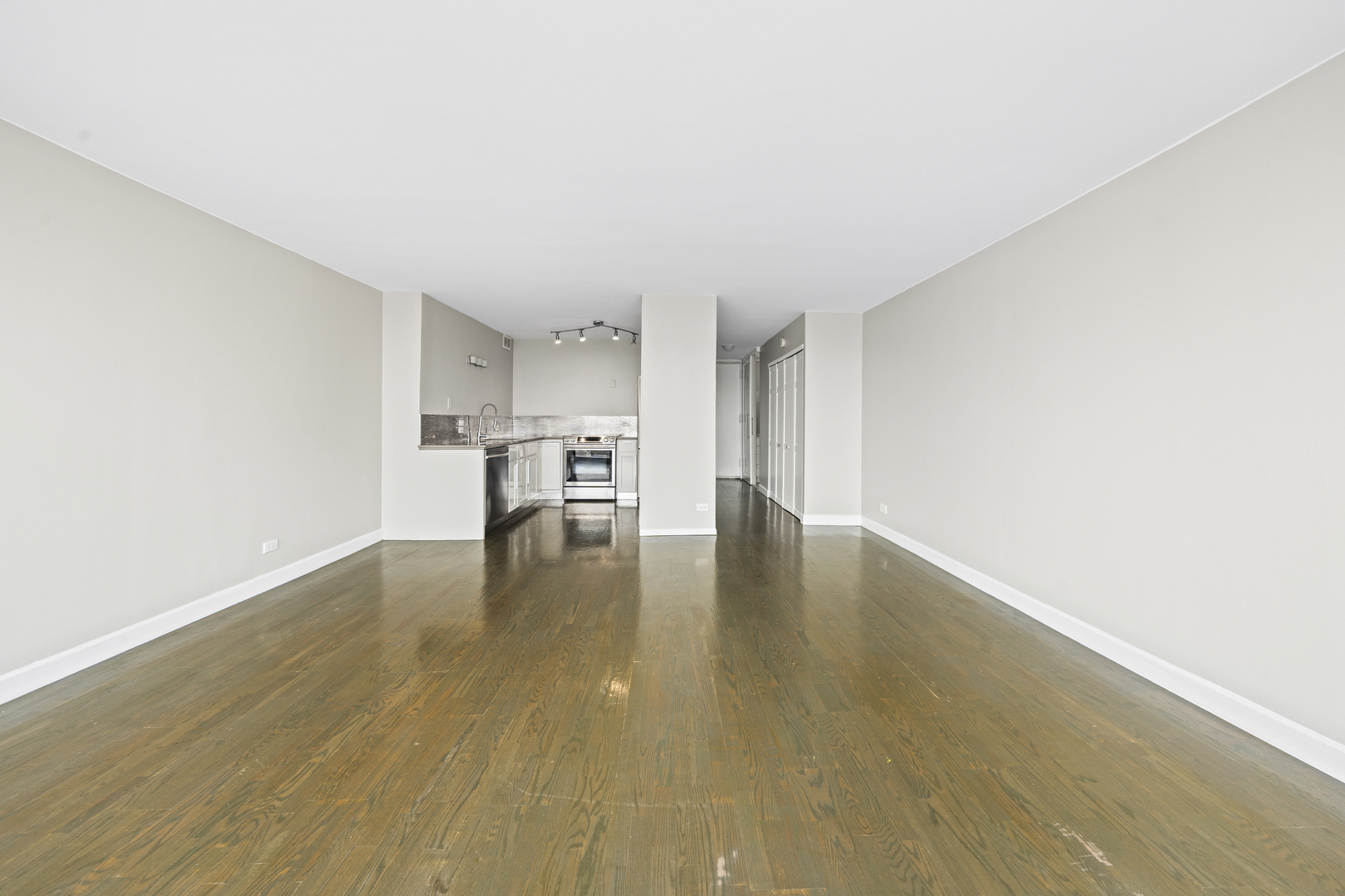 1540 N LASALLE Drive Unit: 907