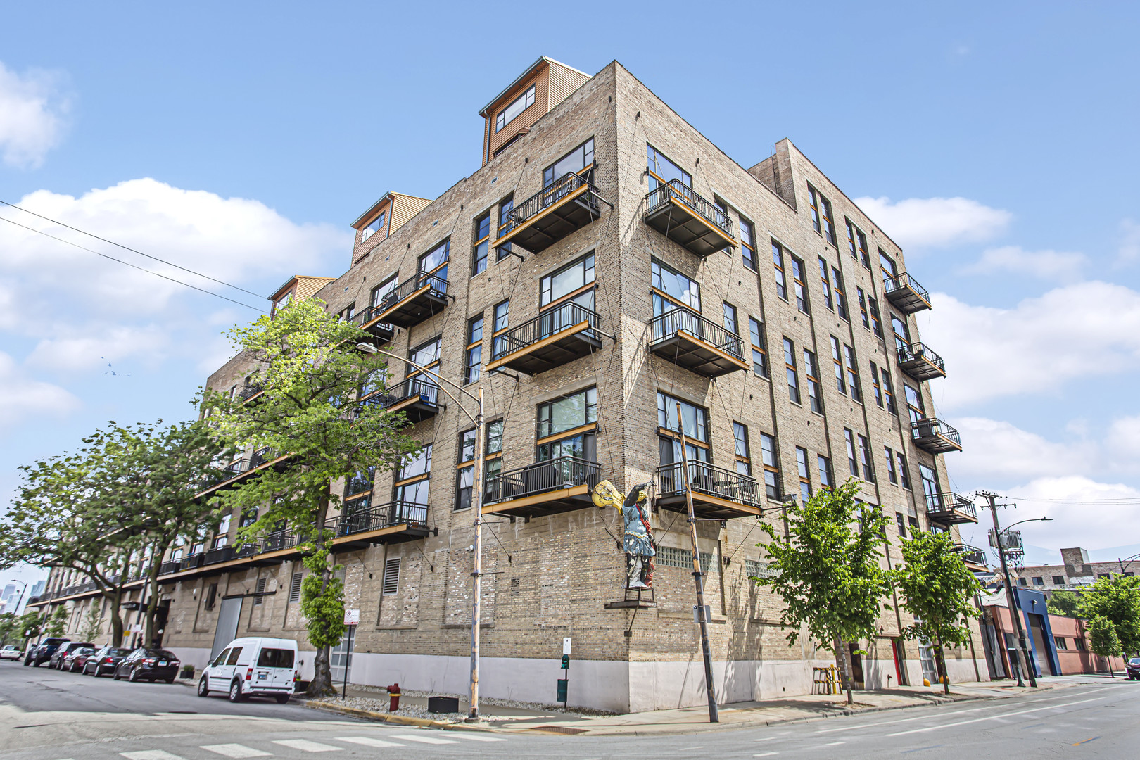 2545 S Dearborn Street Unit: 705