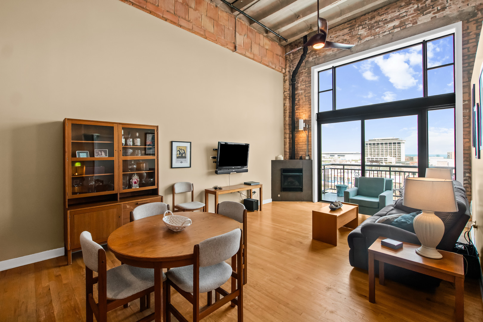 2545 S Dearborn Street Unit: 705