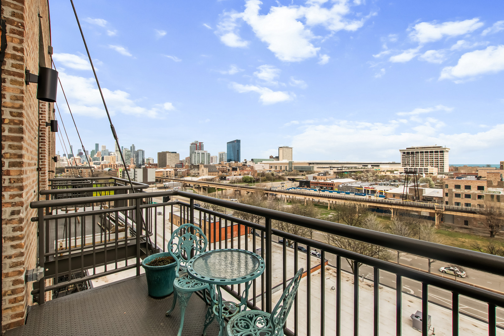 2545 S Dearborn Street Unit: 705