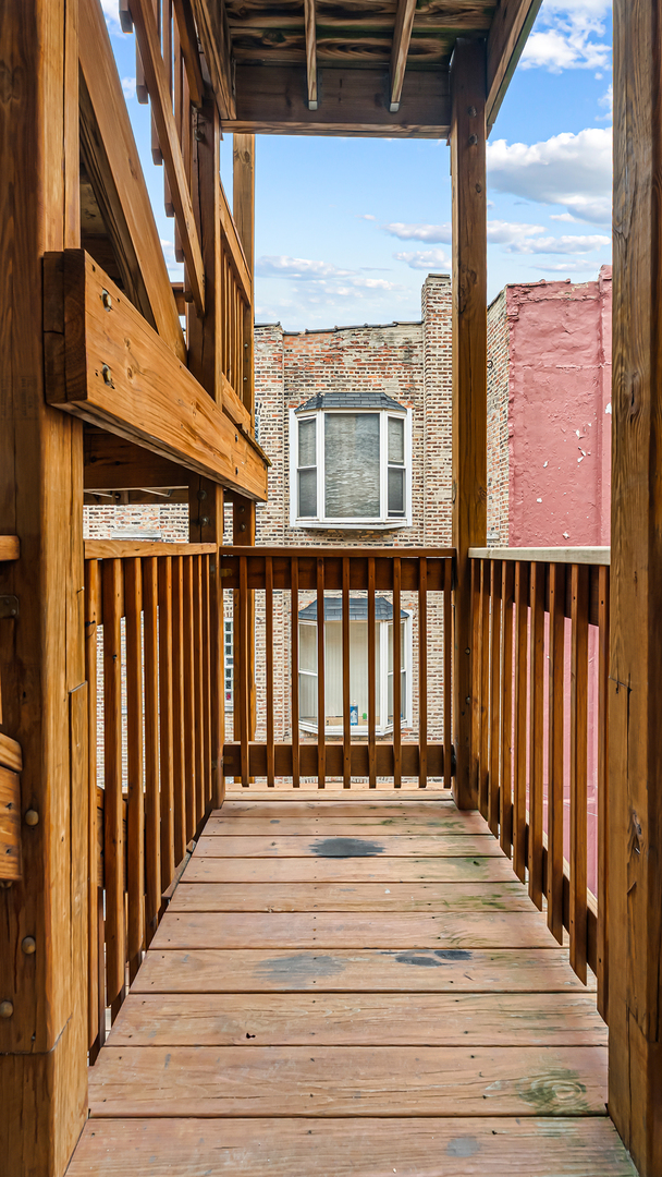 39 N Paulina Street Unit: 2