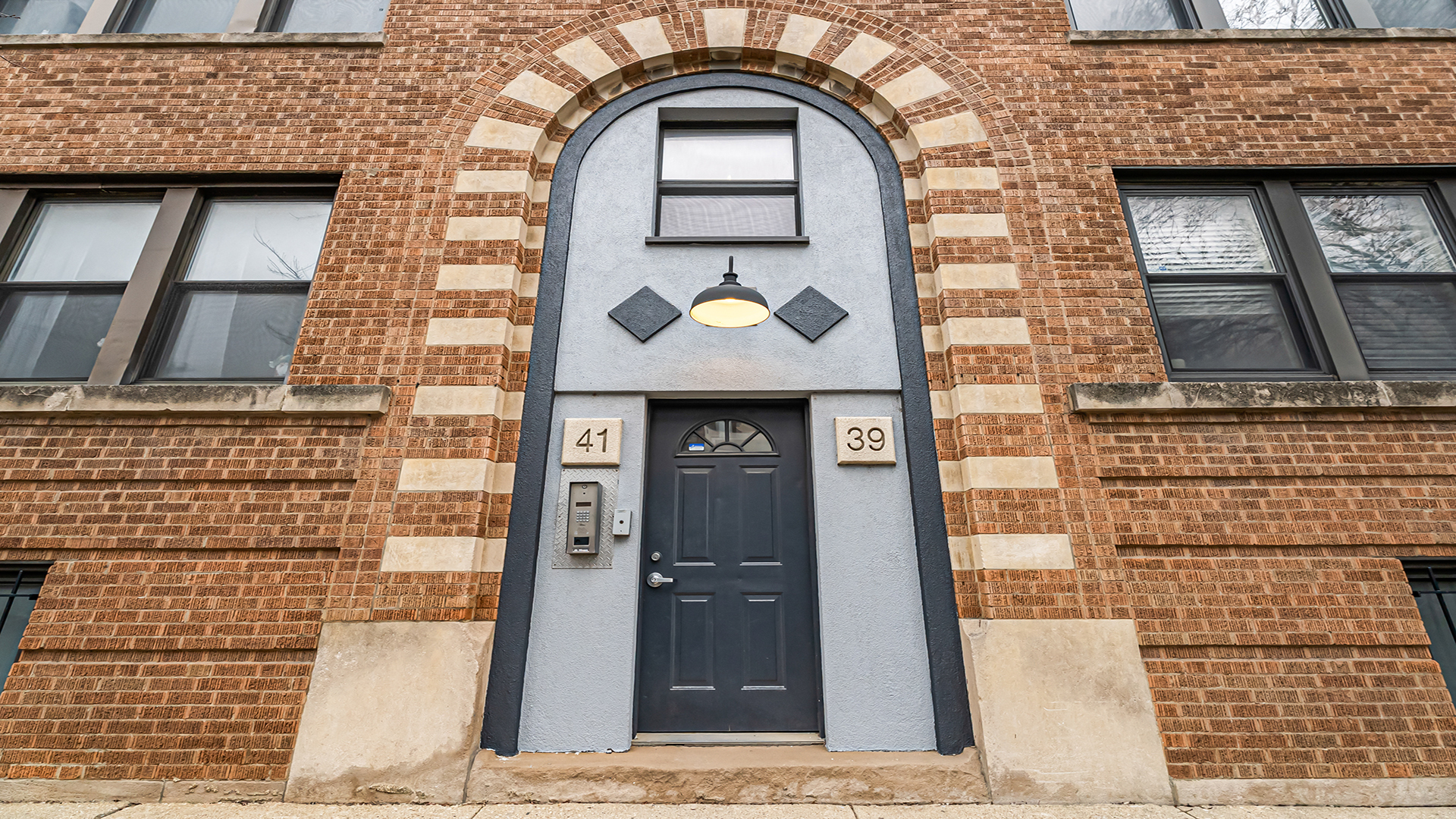 39 N Paulina Street Unit: 2