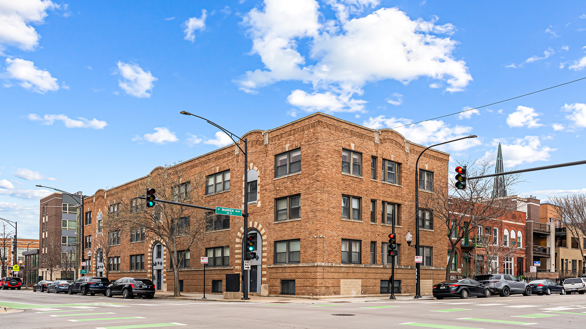 39 N Paulina Street Unit: 2
