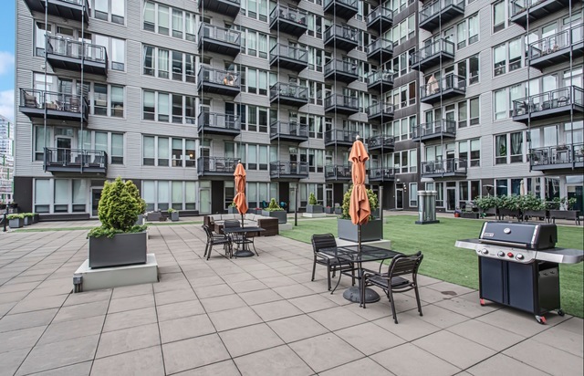 565 W Quincy Street Unit: 1008