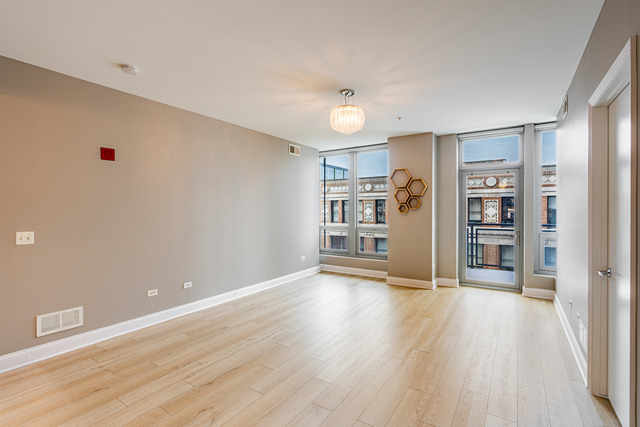 565 W Quincy Street Unit: 1008