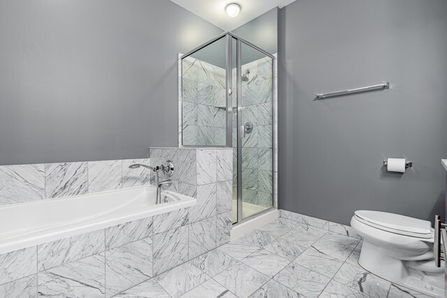 565 W Quincy Street Unit: 1008